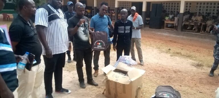 Côte d’Ivoire – AIP / Des kits scolaires offerts aux écoliers de Kouahossoi par une coopérative agricole d’Afféry