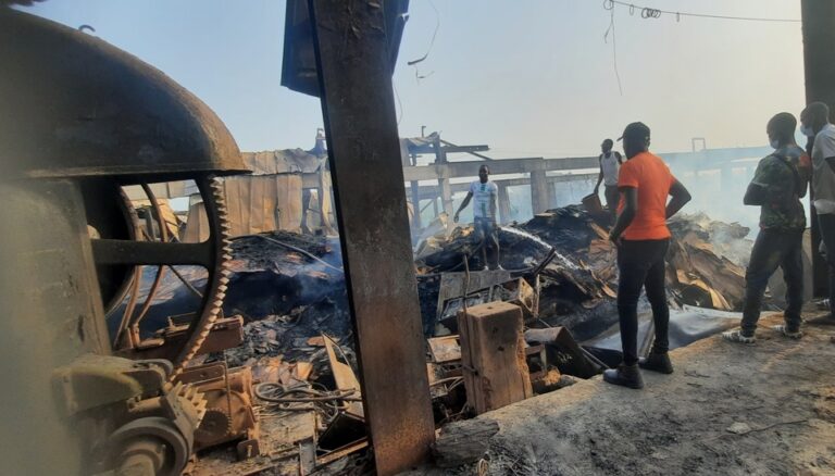 Côte d’Ivoire-AIP/ Une scierie part en fumée à Diégonéfla