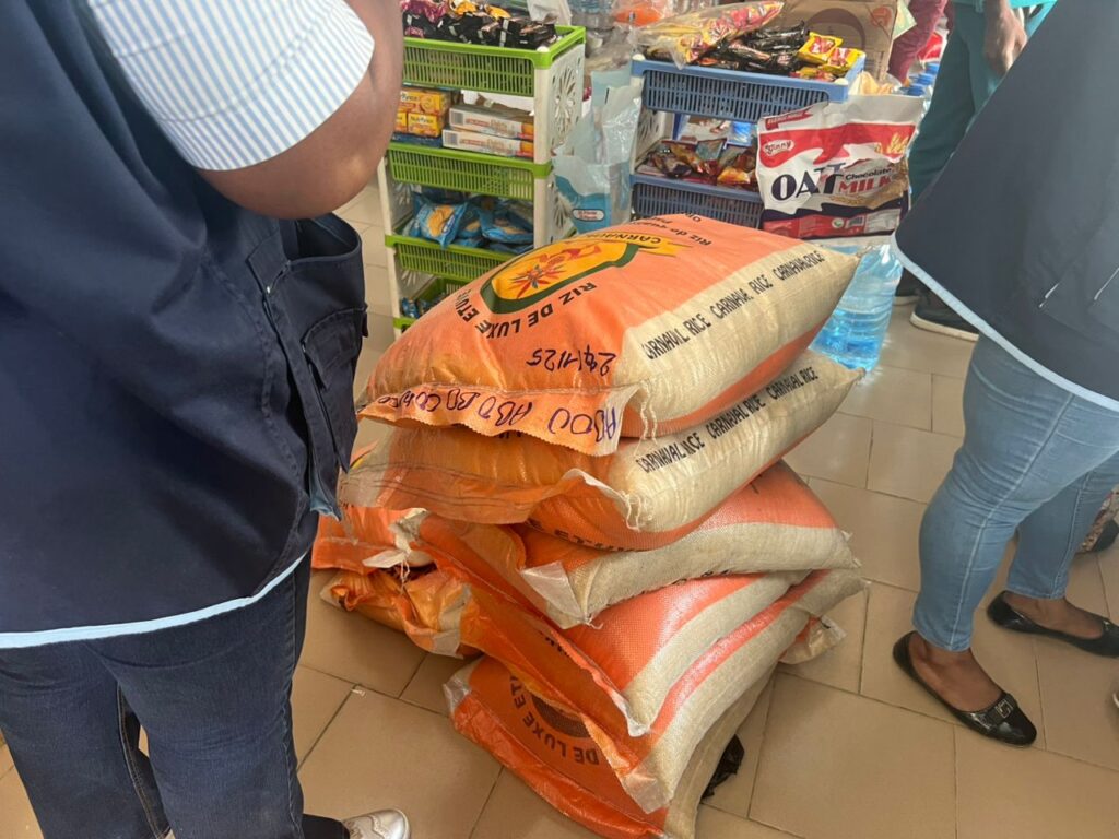 Côte d’Ivoire-AIP/Le ministère du Commerce saisit des produits avariés et surévalués dans la commune d’Abobo
