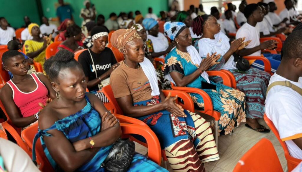 Côte d’Ivoire-AIP / Quarante femmes formées à la maîtrise du digital pour mieux vendre en ligne à Sinématiali