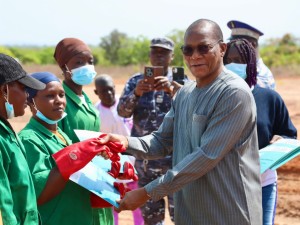 Côte d'Ivoire-AIP/ THIMO: 550 jeunes de la Bagoué reçoivent leurs chèques de fin d’activité à Kouto