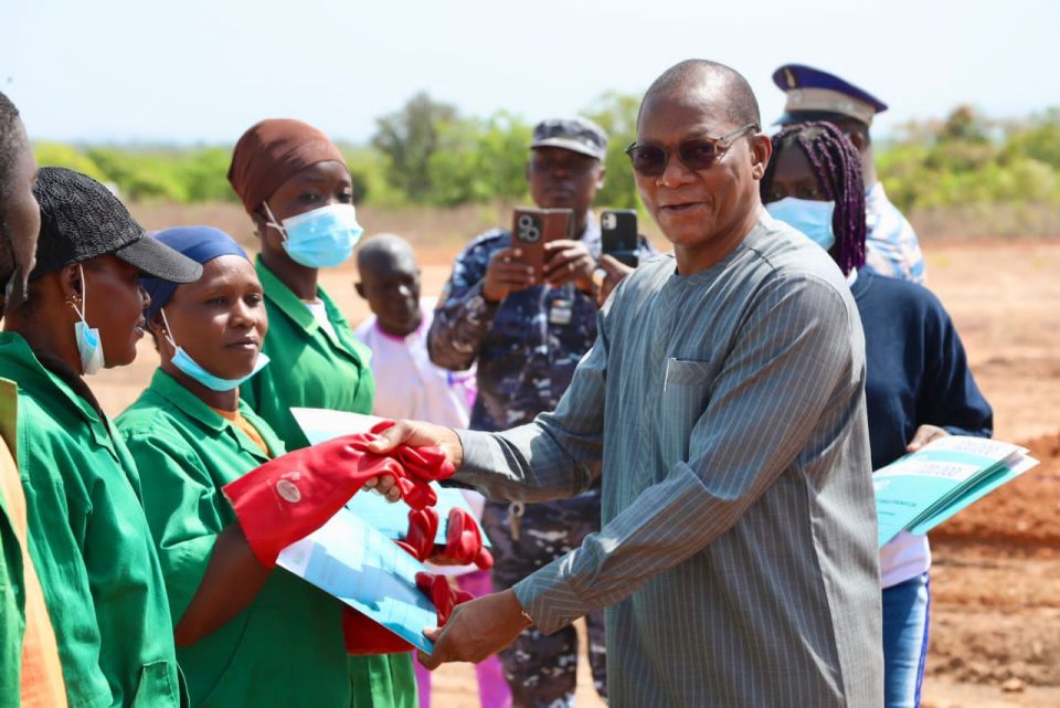 Côte d’Ivoire-AIP/ THIMO: 550 jeunes de la Bagoué reçoivent leurs chèques de fin d’activité à Kouto