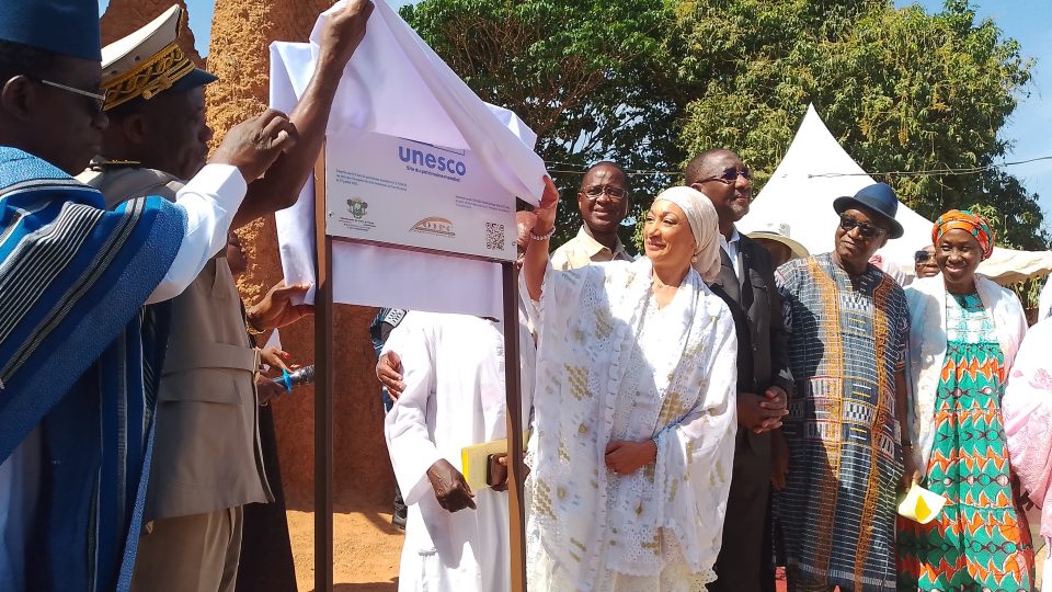 Côte d’Ivoire-AIP/ La plaque nominative de la mosquée de style Soudanais de Kouto officiellement dévoilée