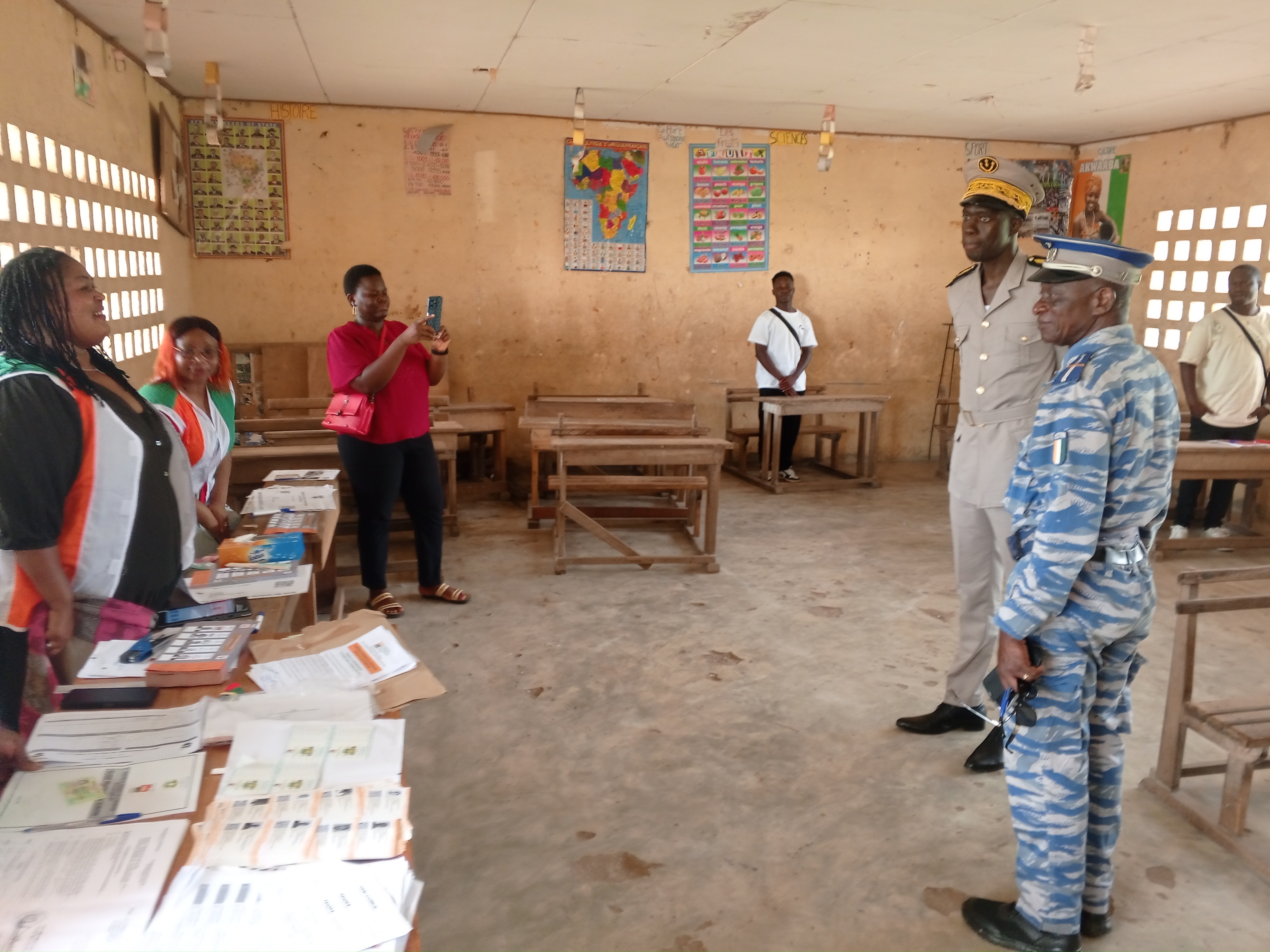Côte d’Ivoire-AIP / Présidentielle 2025 : le préfet d’Adiaké constate le bon déroulement du scrutin
