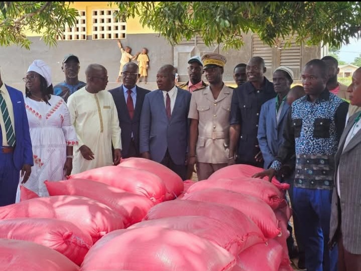Côte d’Ivoire-AIP/ Les riziculteurs du Nord-Ouest offrent du riz à la direction de la cohésion sociale de  Koro