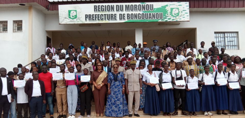 Côte d’Ivoire-AIP/ Près de 290 élèves et étudiants du Moronou reçoivent leurs attestations de fin de stage d’immersion