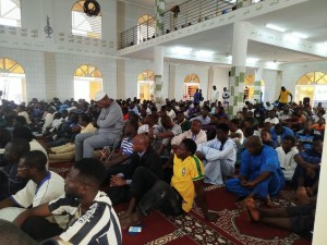 Côte d’Ivoire-AIP / Le commissaire de Bingerville sensibilise les jeunes de la mosquée d'Akandjé 2 contre l’usage de la drogue