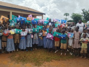 Côte d’Ivoire-AIP/ Vavoua: 750 kits scolaires et trois ordinateurs offerts par la Fondation Moussa Konaté