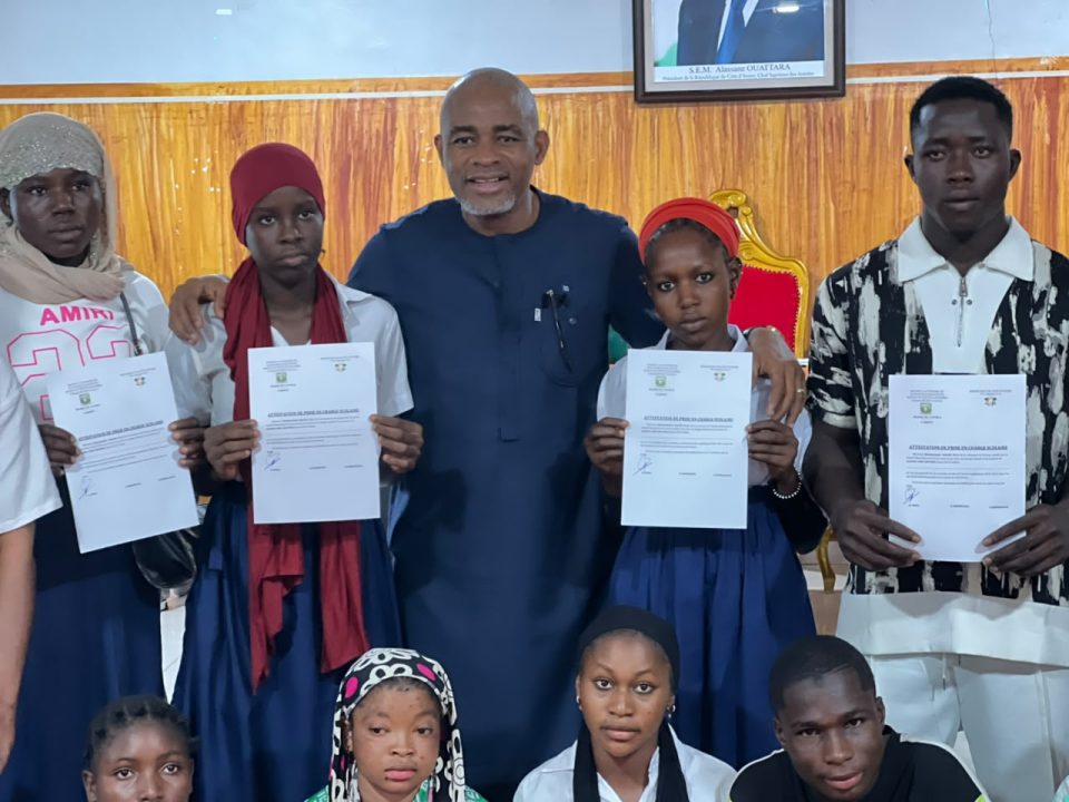 Côte d’Ivoire-AIP/ La mairie de Vavoua débloque 15 millions FCFA pour la scolarité de 250 élèves
