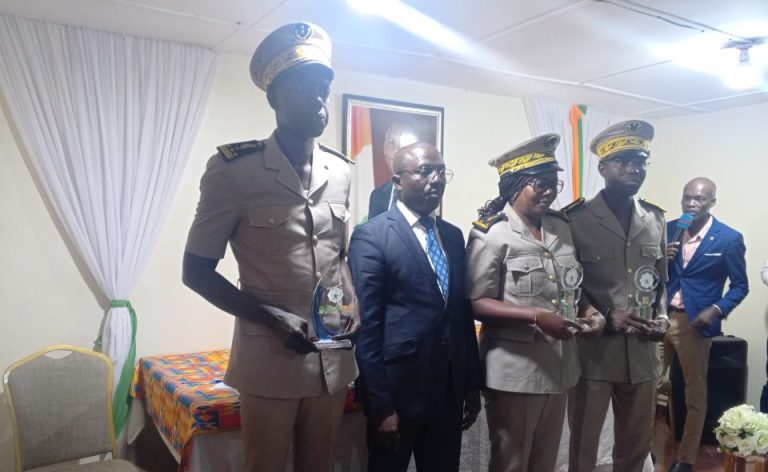 Côte d’Ivoire-AIP/ Le corps préfectoral et des acteurs du développement local distingués à Adiaké