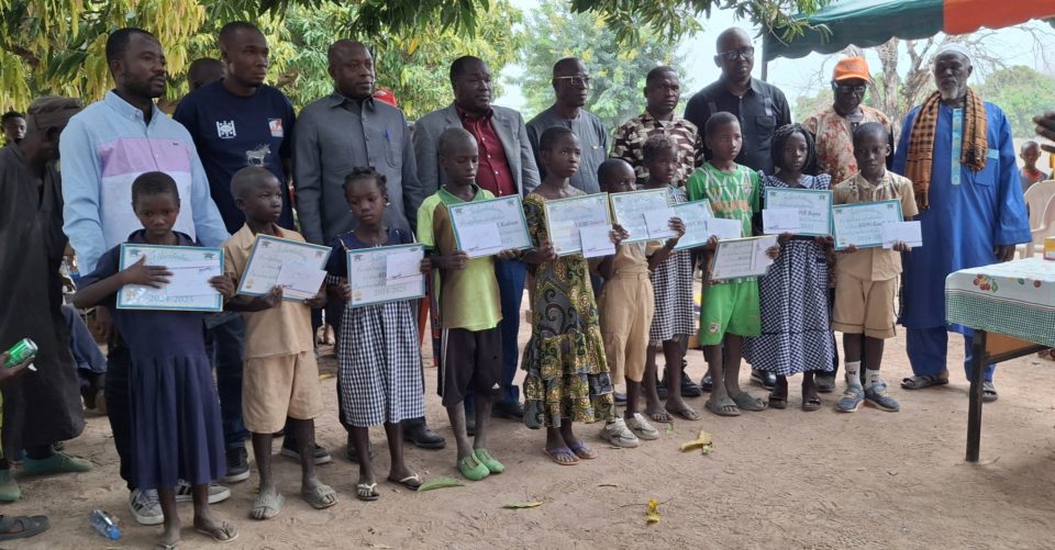 Côte d’Ivoire-AIP/ Des kits scolaire offert aux élèves de l’école primaire de Tengréla 1