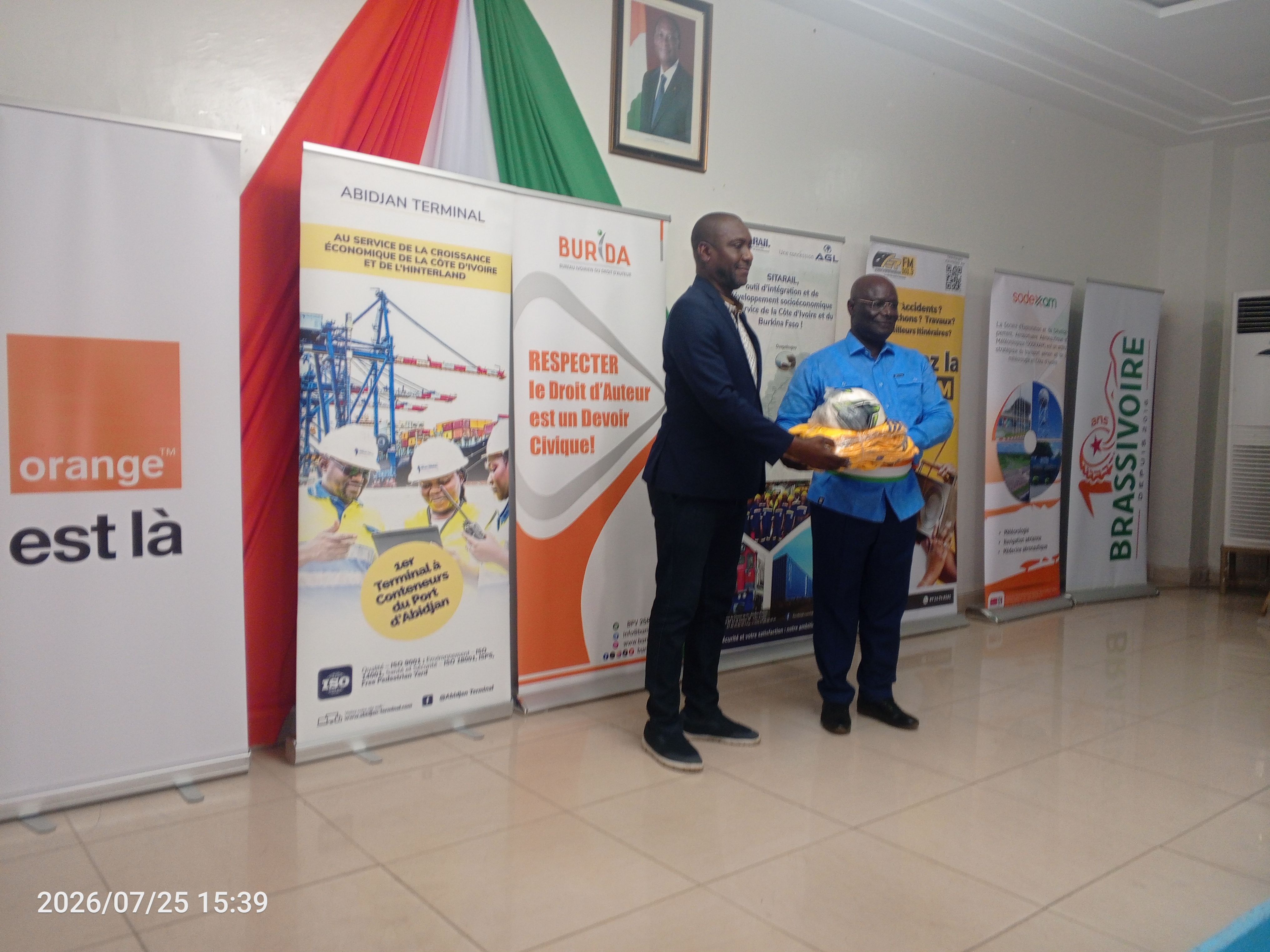 Côte d’Ivoire-AIP/ Adiaké : le ministère des Sports soutient Êlê Festival avec un don d’équipements sportifs
