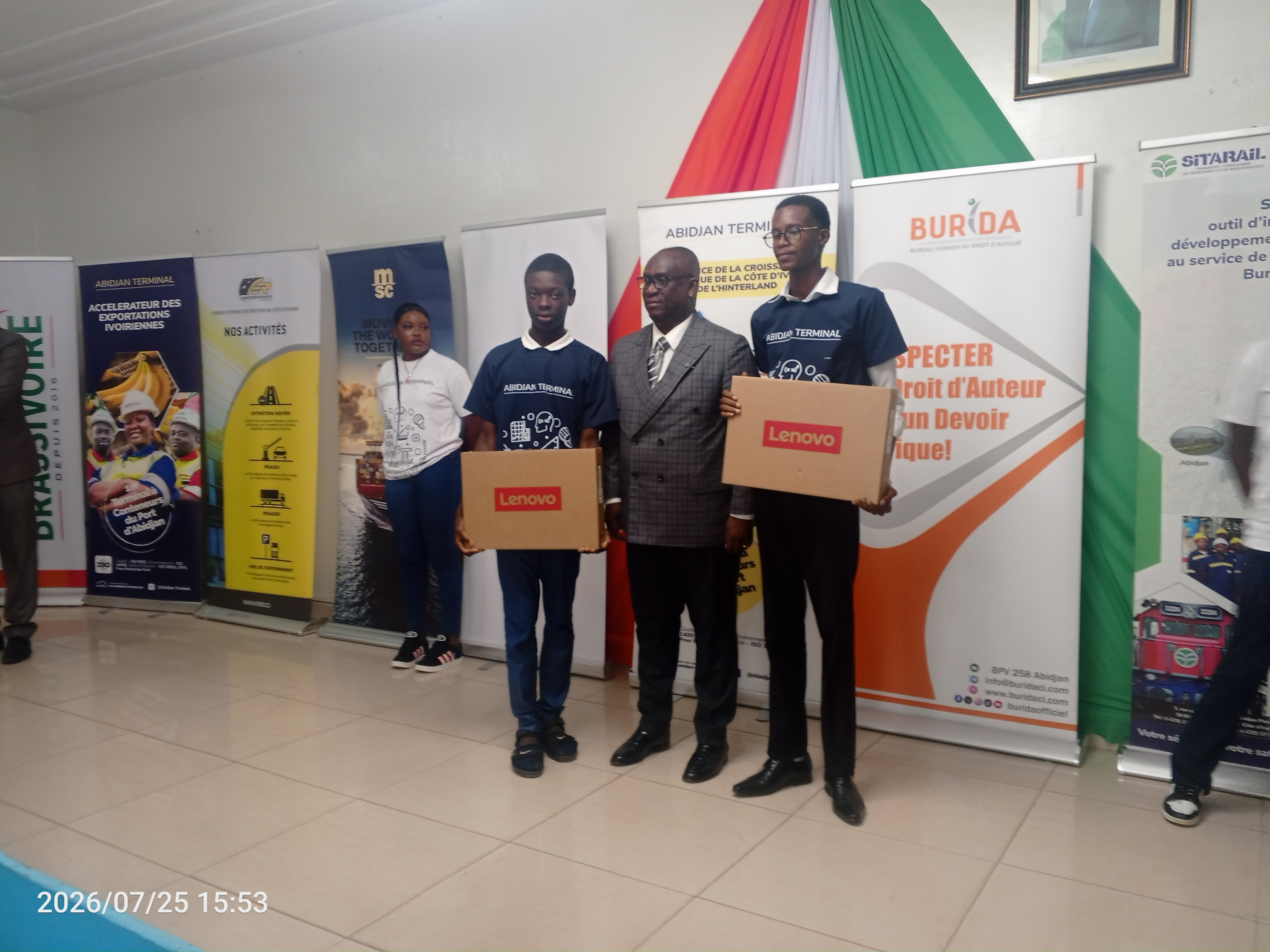 Côte d’Ivoire-AIP/ Éducation : Abidjan Terminal récompense quatre meilleurs élèves à l’ouverture de la 10e édition d’Êlê festival à Adiaké
