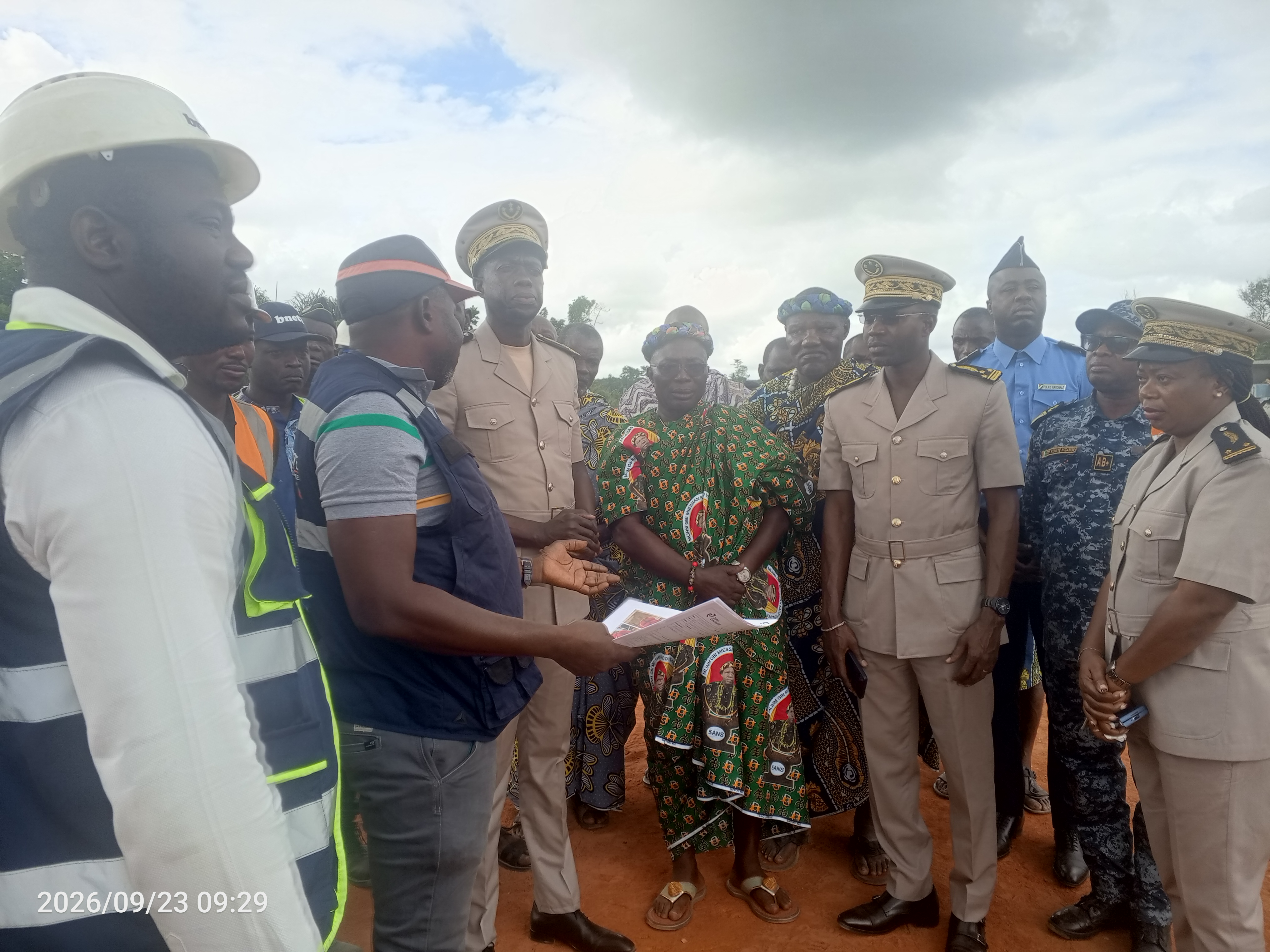 Côte d’Ivoire-AIP/Le préfet d’Adiaké suit l’avancement des travaux du pont reliant Roa à Toumanguié