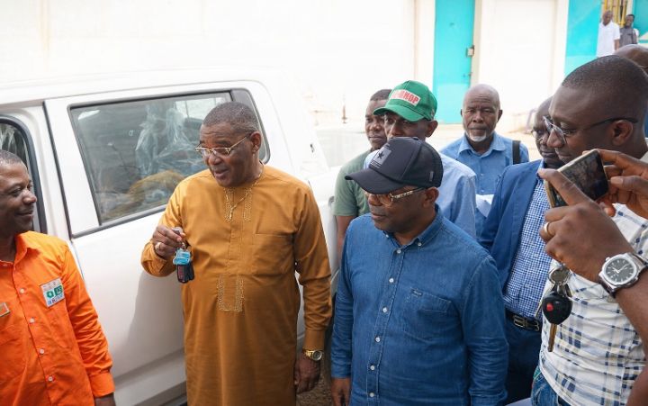 Côte d’Ivoire – AIP / Le RHDP Guémon équipe sa jeunesse d’un véhicule pour une présence accrue sur le terrain