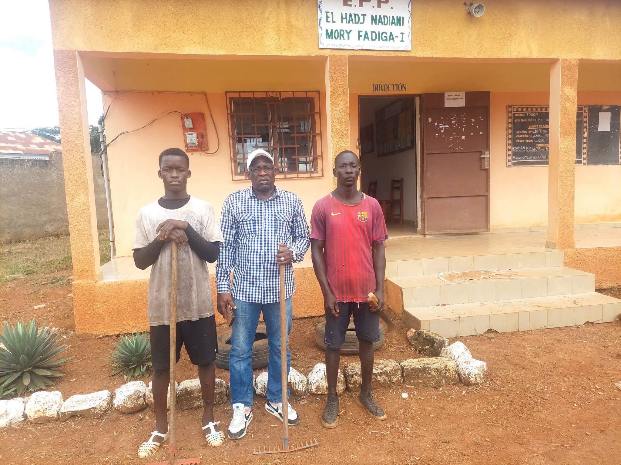 Côte d’Ivoire-AIP/ Le COGES du groupe scolaire El Hadj Nadiani Mory Fadiga de Touba mobilisé pour assainir l’établissement avant la rentrée