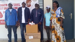 Côte d'Ivoire - AIP/ Les postes de contrôle juxtaposés de Laléraba offrent des lots de médicaments au CSR du village