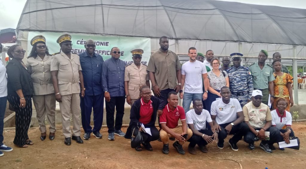 Côte d’Ivoire-AIP / Une pépinière d’arbres d’ombrage remise à une coopérative pour renforcer l’autonomisation des femmes et des jeunes filles à Lakota