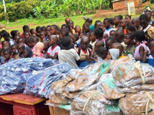 Côte d’Ivoire-AIP/ Une association chrétienne offre 223 uniformes scolaires et 15 kits aux élèves de l’EPP Gaolé-Graba 1