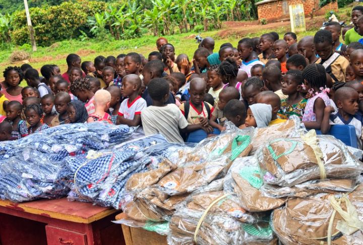 Côte d’Ivoire-AIP/ Une association chrétienne offre 223 uniformes scolaires et 15 kits aux élèves de l’EPP Gaolé-Graba 1