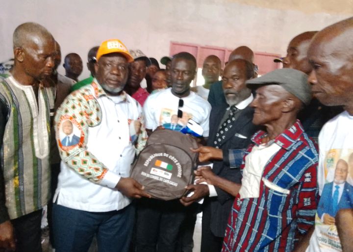 Côte d’Ivoire-AIP/ Trois-cents kits scolaires offerts à des enfants à Bangolo