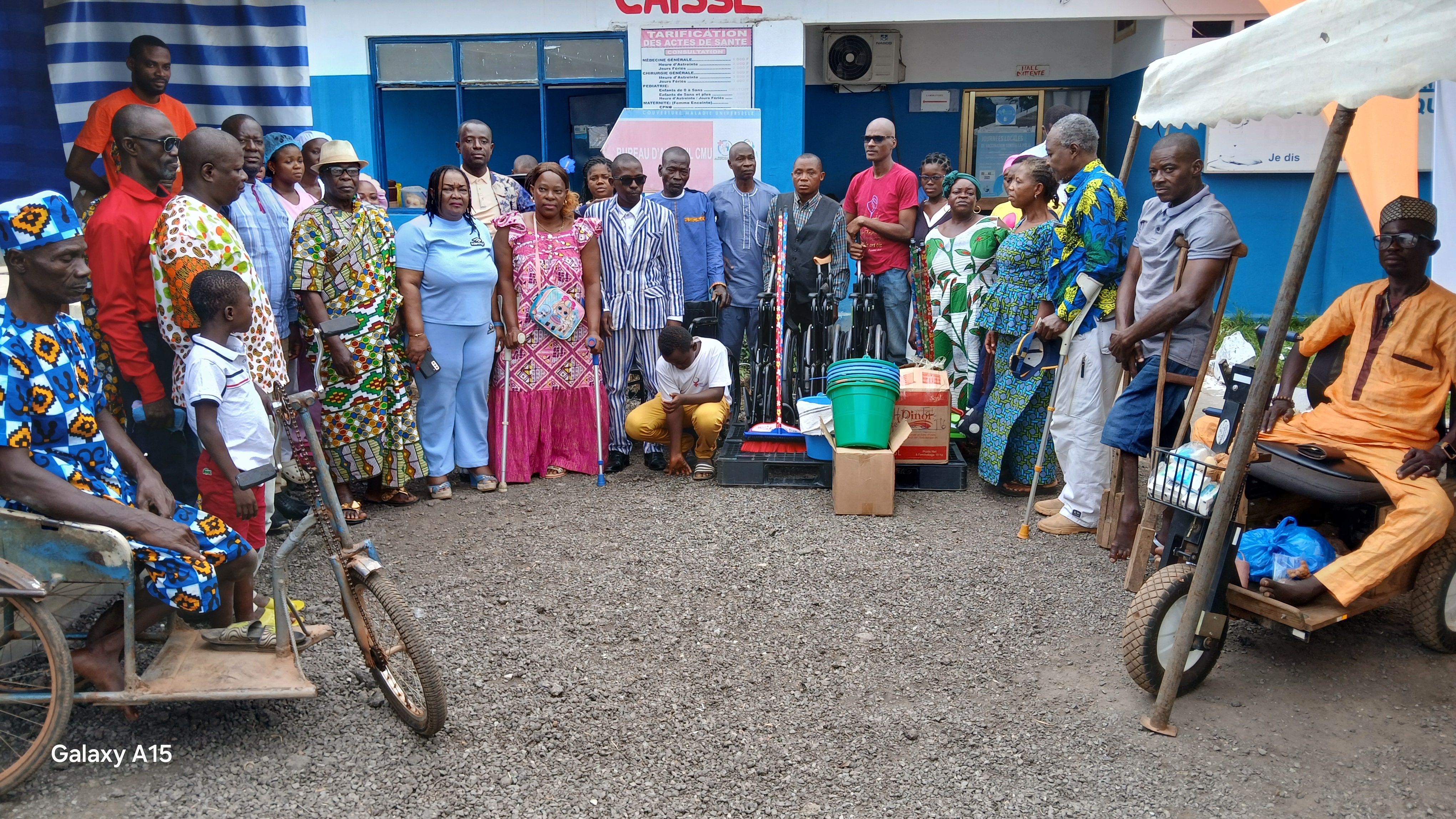 Côte d’ivoire-AIP/Des personnes en situation de handicap offrent du matériel aux structures sanitaires de Tiassalé