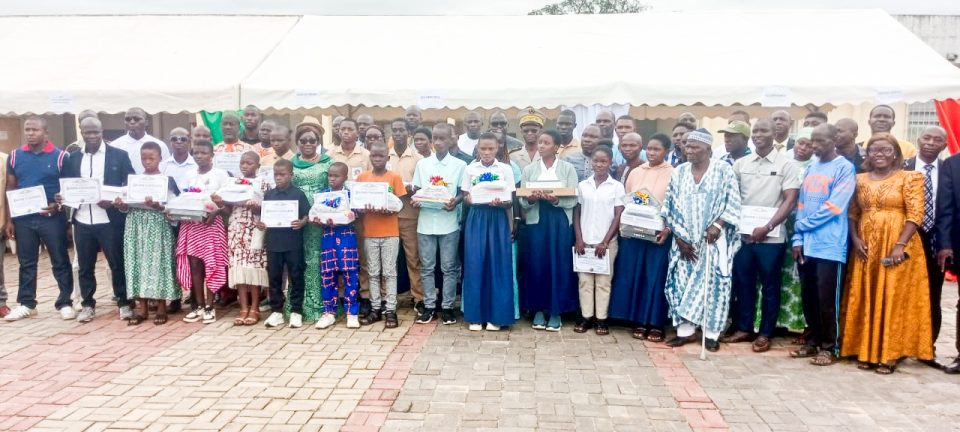 Côte d’Ivoire-AIP/ La DRENA-ET du Béré récompense ses meilleurs élèves et des acteurs du système éducatif