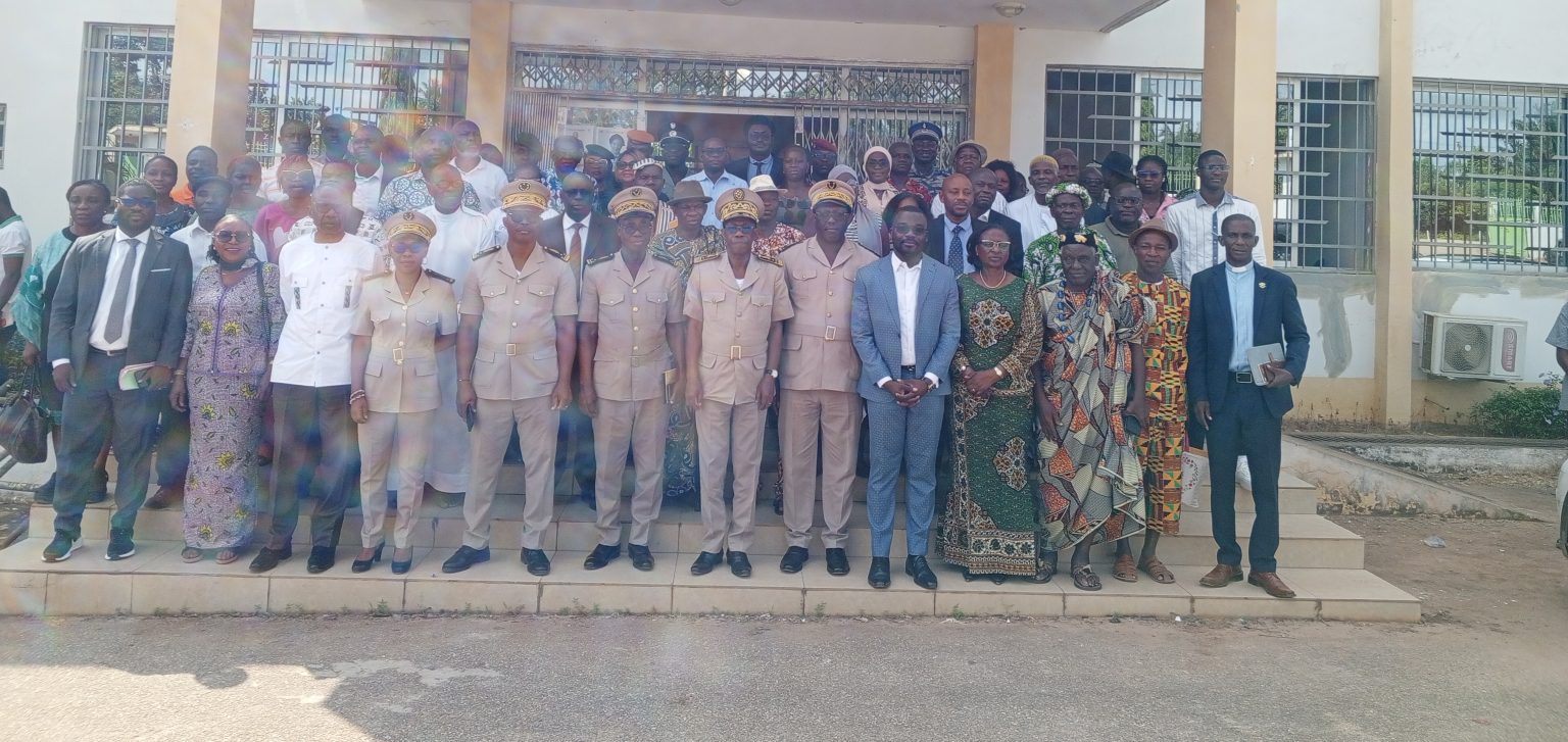 Côte d’Ivoire-AIP/ Le préfet Gueu Zro appelle les propriétaires terriens à refuser leurs parcelles aux orpailleurs illégaux dans la Mé