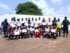 Côte d’Ivoire-AIP/ Des casques de protection remis à des détenteurs de tricycles à Zuénoula
