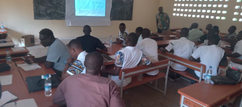 Côte d’Ivoire-AIP/ Zuénoula: plus de 80 enseignants du secondaire formés à l’évaluation des acquis scolaires