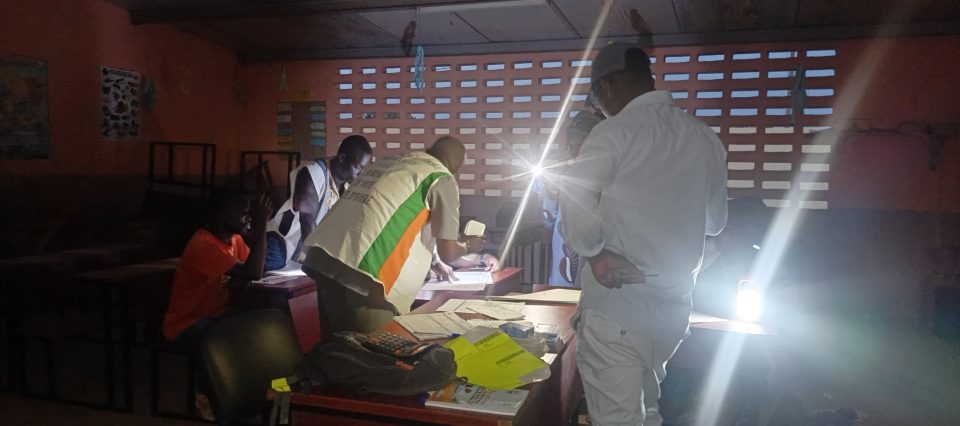 Côte d’Ivoire-AIP/ Législatives 2025: les représentants des candidats saluent la transparence du scrutin au groupe scolaire Frefredou de Bonon