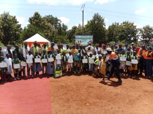 Côte d’Ivoire-AIP / L’engagement d’un groupe minier en faveur de l’excellence scolaire salué à Fadiadougou