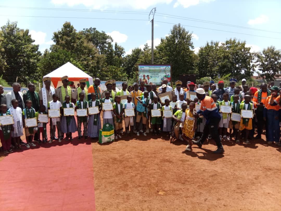 Côte d’Ivoire-AIP / L’engagement d’un groupe minier en faveur de l’excellence scolaire salué à Fadiadougou