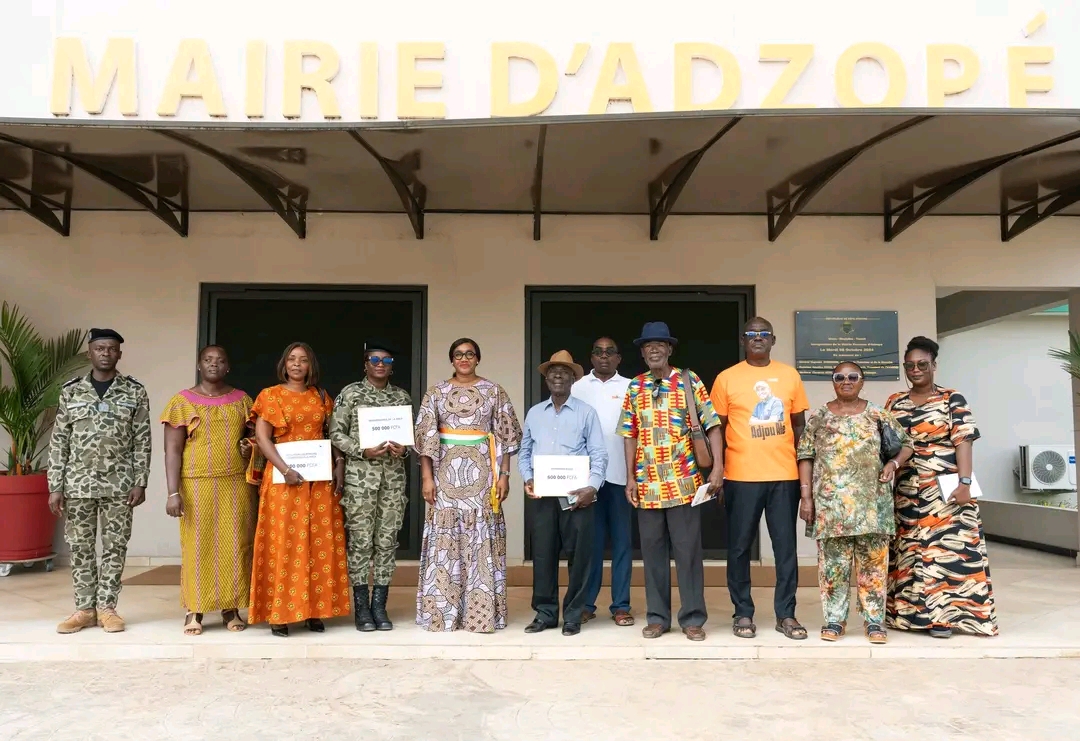 Côte d’Ivoire-AIP/ La mairie apporte son soutien aux pensionnaires de la maison d’arrêt d’Adzopé et aux personnes âgées