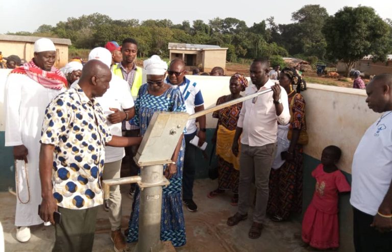 Côte d’Ivoire-AIP/ La CIDT offre une pompe à motricité humaine aux productrices de coton de Dotekaha