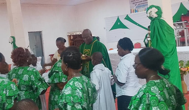 Côte d’Ivoire-AIP/le curé de la paroisse Sainte-Bernadette-Soubirous de Tiébissou appelle les fidèles à renforcer la communion et l’autonomie de leur paroisse
