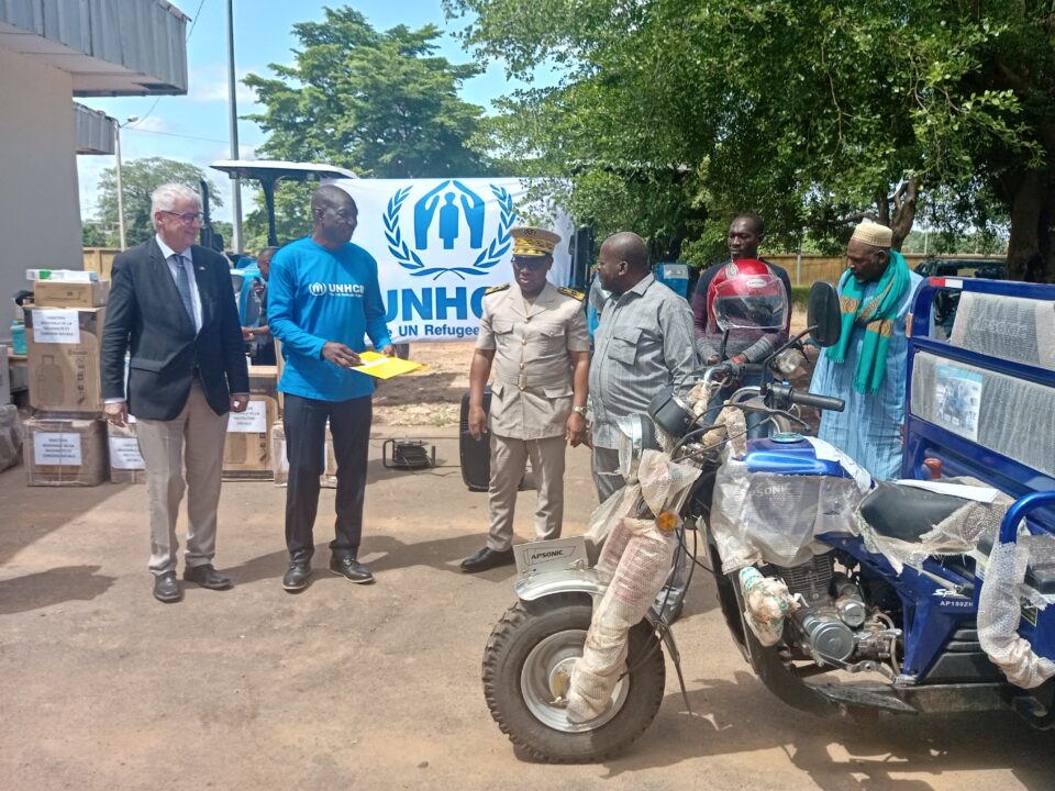 Côte d’Ivoire-AIP / Le HCR et l’Allemagne offrent du matériel agricole aux populations hôtes et demandeurs d’asile de Ferkessédougou