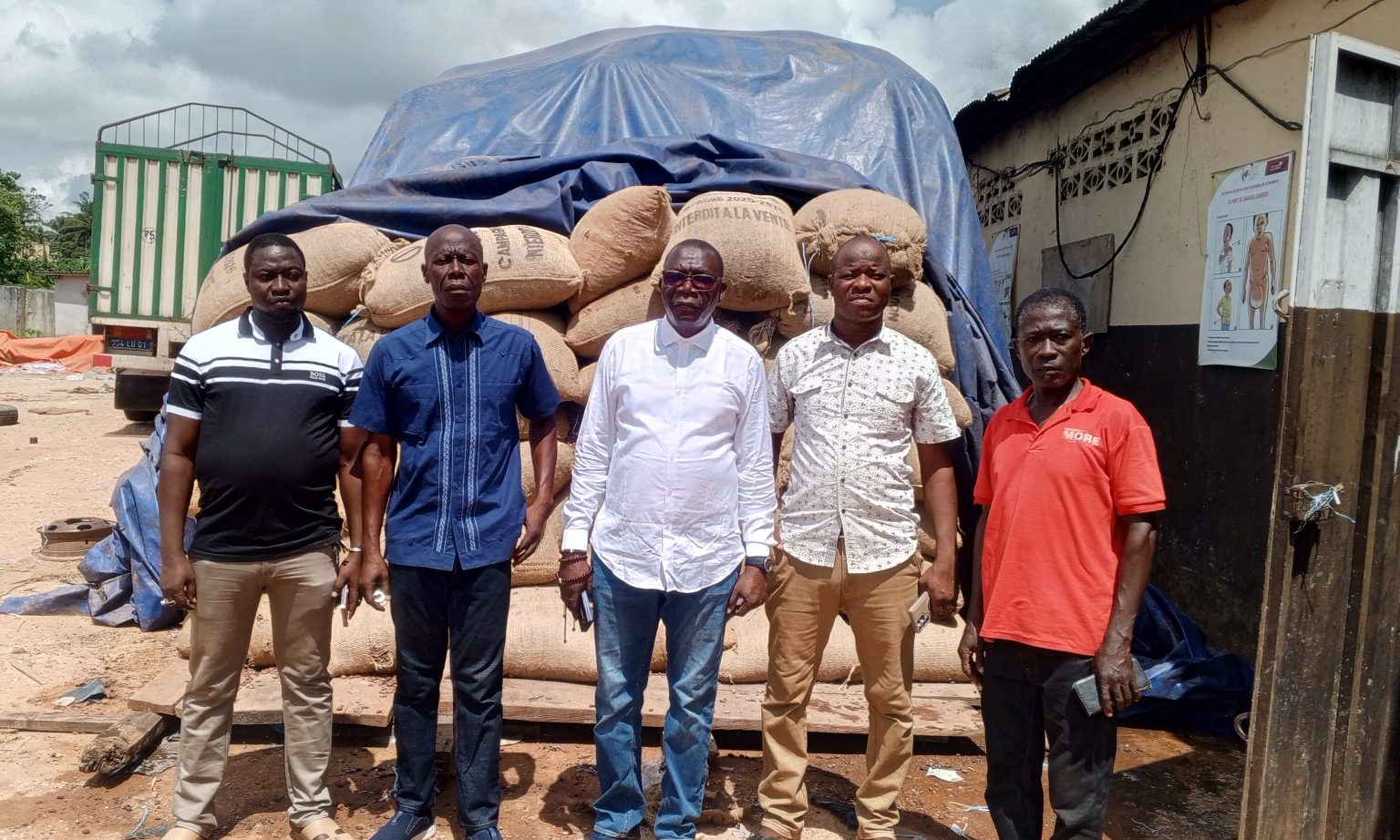 Côte d’Ivoire – AIP/ Un responsable de coopérative plaide pour l’enlèvement du stock de cacao invendu à Adzopé