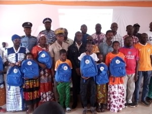 Côte d'Ivoire-AIP/ Cent élèves défavorisés bénéficient de kits scolaires à Ouangolodougou