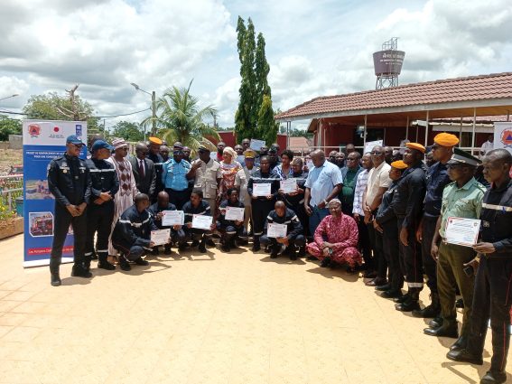 Côte d’Ivoire – AIP/ Des pompiers civils du Tchologo reçoivent leurs certificats de fin de formation à Ferkessédougou