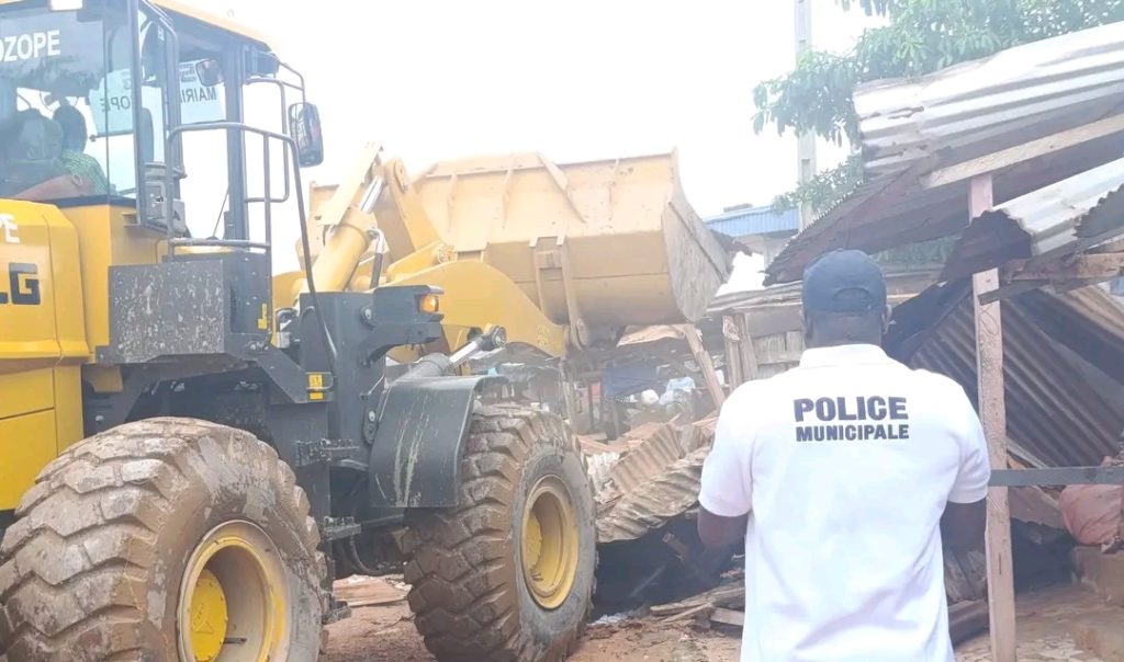 Côte d’Ivoire – AIP/ La mairie d’Adzopé initie une opération de libération de l’emprise de l’IFEF