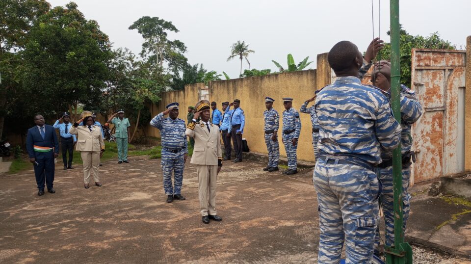 Côte d’Ivoire-AIP/ Le préfet de Sikensi félicite les agents de l’État distingués par la Fonction publique