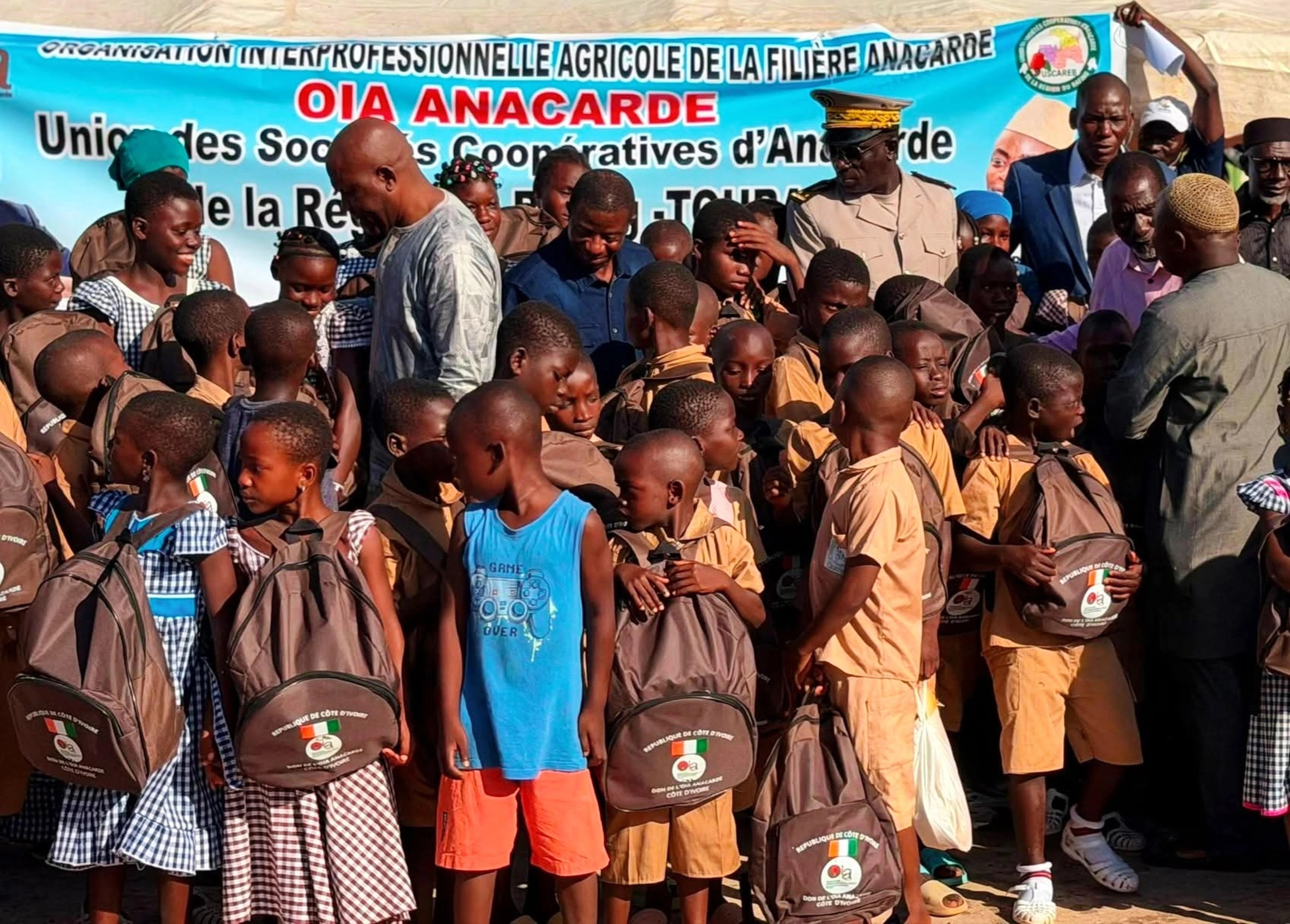 Côte d’Ivoire-AIP/ Cent-dix élèves du Béré bénéficient de kits scolaires et alimentaires offerts par l’USCAREB