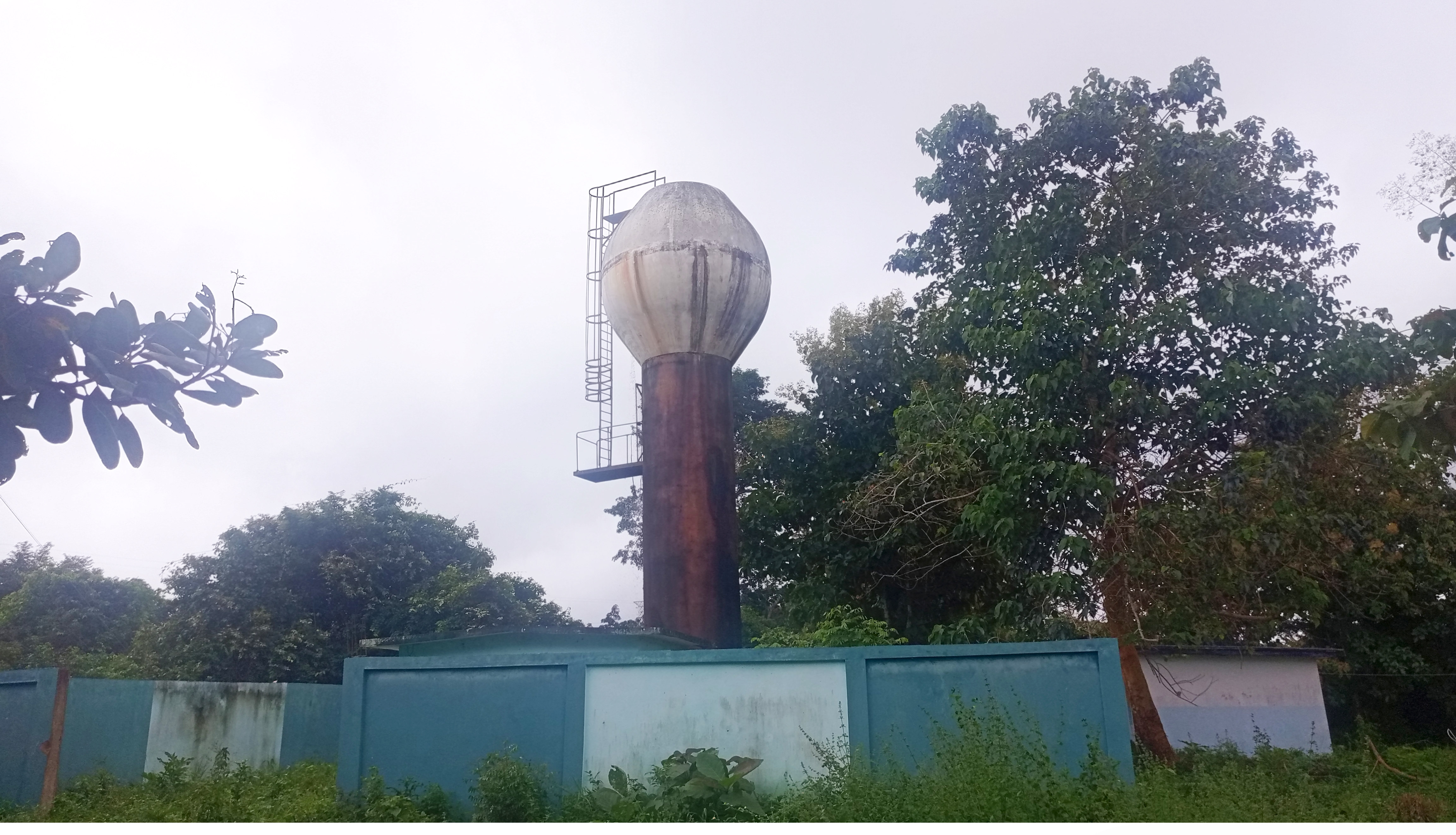 Côte d’Ivoire-AIP/ Le château d’eau vétuste limite l’approvisionnement en eau potable à Sandégué