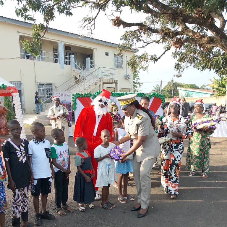 Côte d'Ivoire-AIP/ Un arbre de Noël pour les enfants des agents de l'administration préfectorale de Duekoué