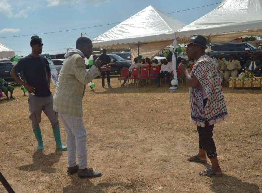 Côte d’Ivoire-AIP/ Béoumi: la troupe théâtrale TeamJS sensibilise à la protection de l’environnement à travers la pièce “La terre pleure, faisons le pacte de l’arbre”