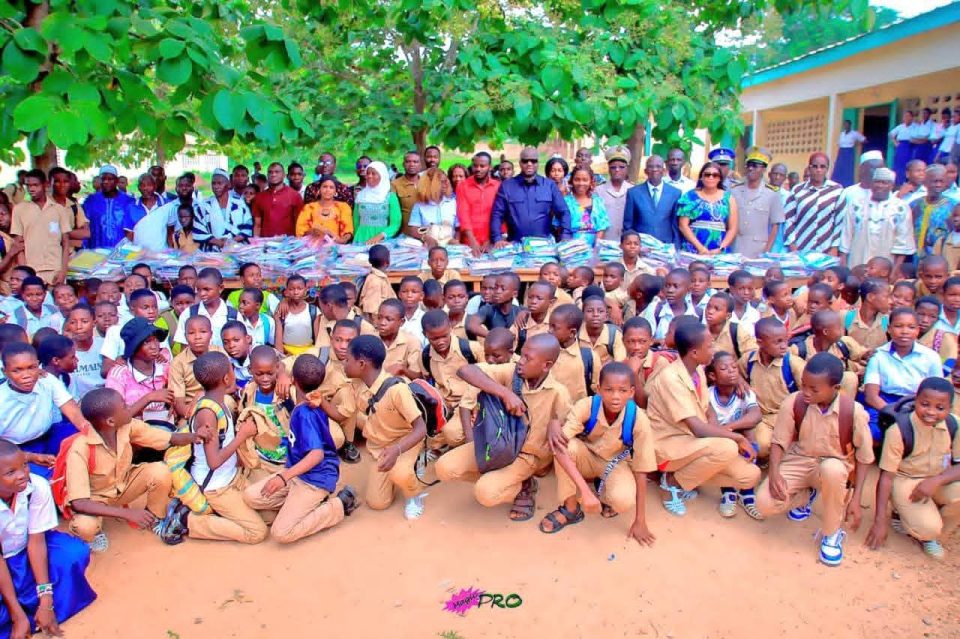 Côte d’Ivoire-AIP/ 500 kits scolaires remis aux élèves de Sandégué pour soutenir leur scolarité