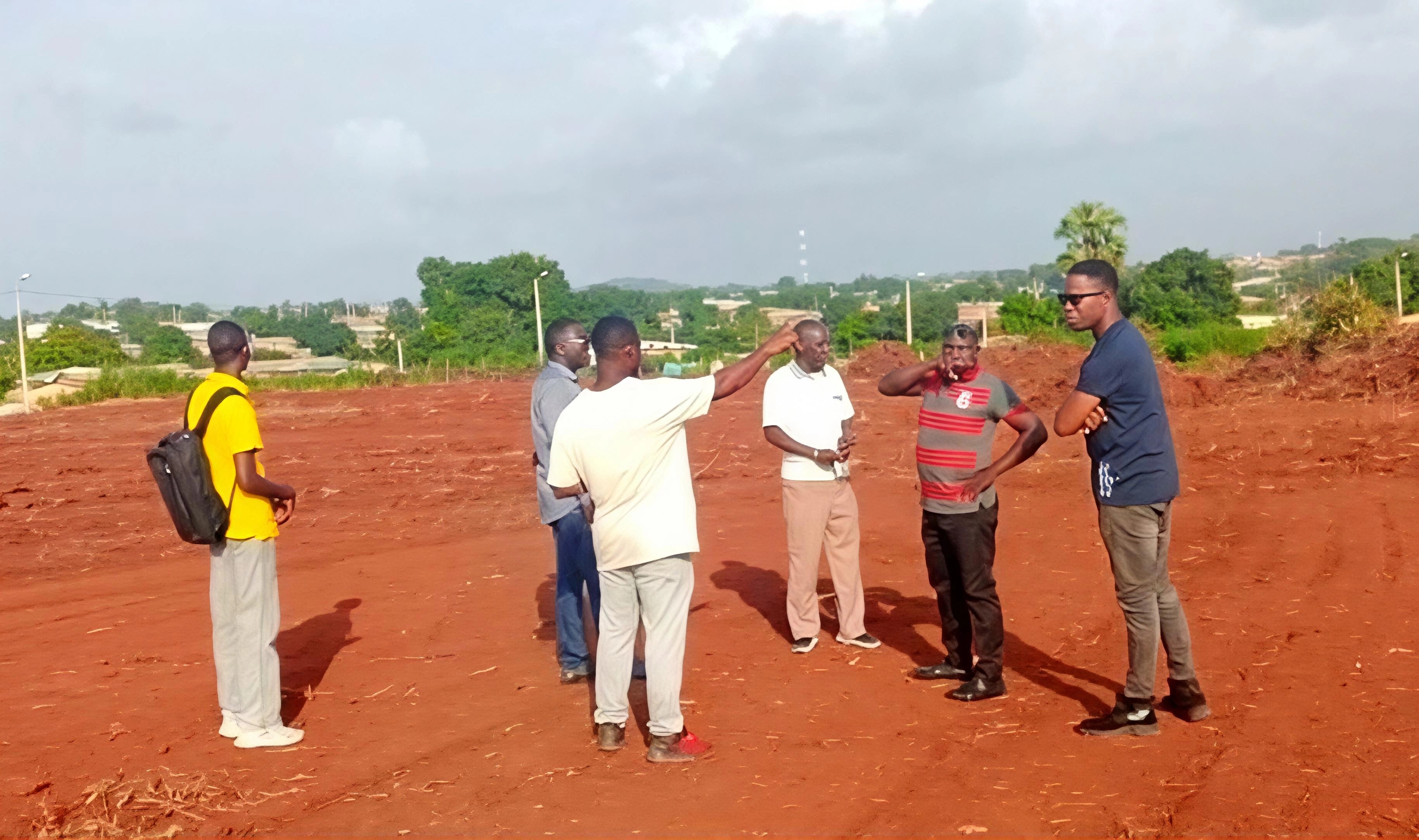 Côte d’Ivoire-AIP/ L’inspecteur de l’enseignement primaire supervise les tests ASER et visite le site d’une future école à Touba