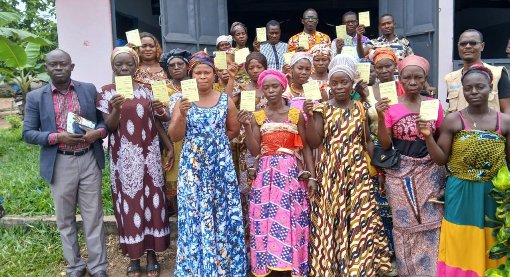 Côte d’Ivoire – AIP/ L’ARSIP installe une AVEC à Yakasse-Mé pour soutenir les femmes dans les dépenses sanitaires