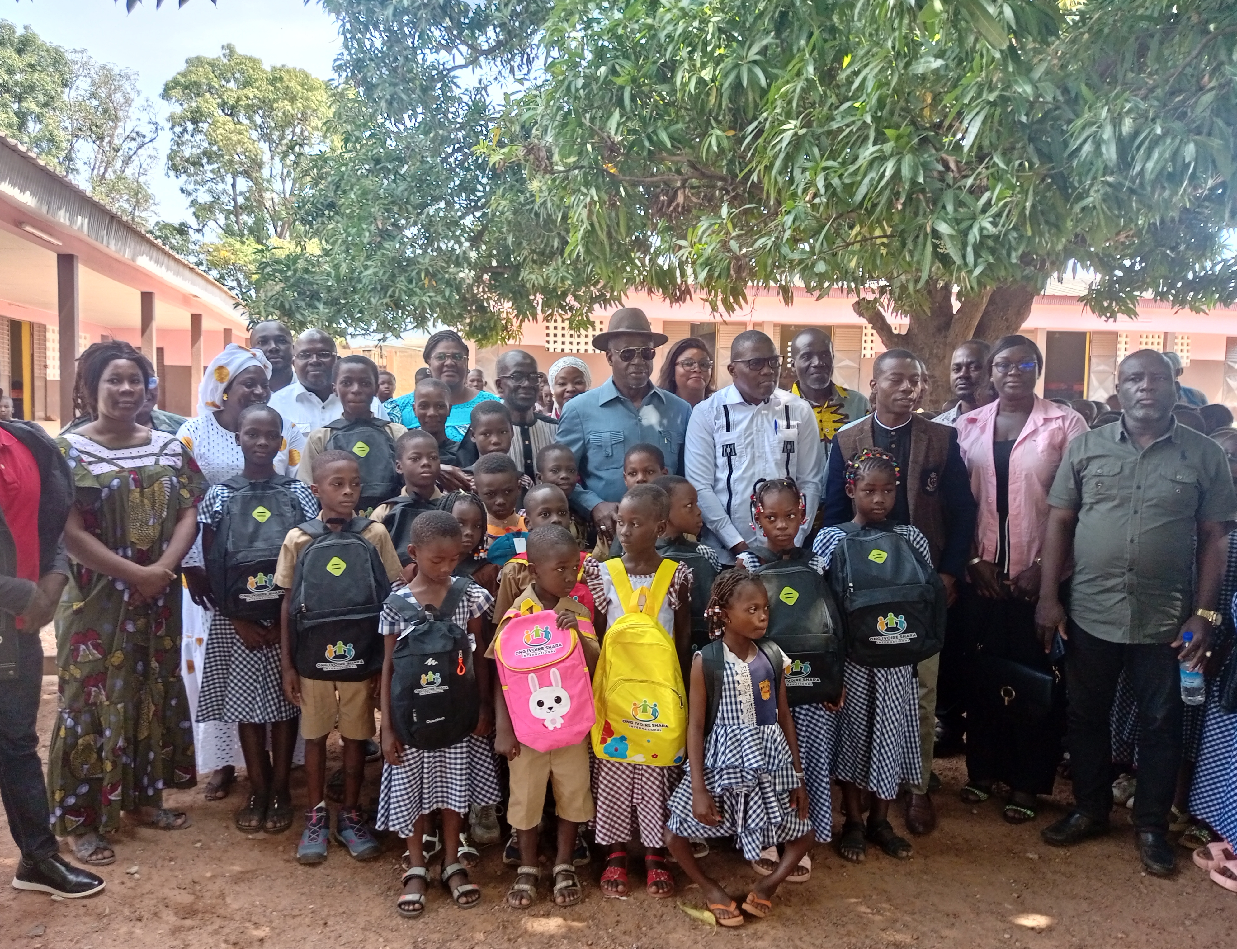 Côte d’Ivoire -AIP/ Près de 500 kits scolaires offerts aux écoliers des circonscriptions scolaires de Ferkéssédougou